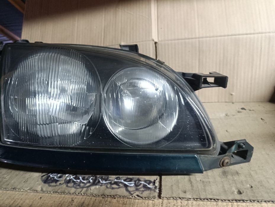 Фара права Toyota Avensis t22 авенсіс т22