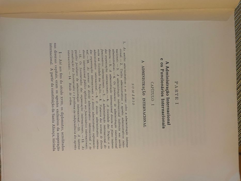 "Dos funcionários internacionais" com assinatura