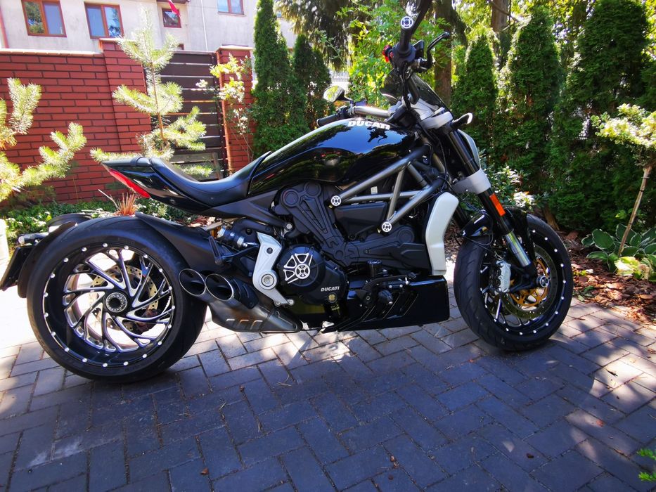 Ducati diavel moto