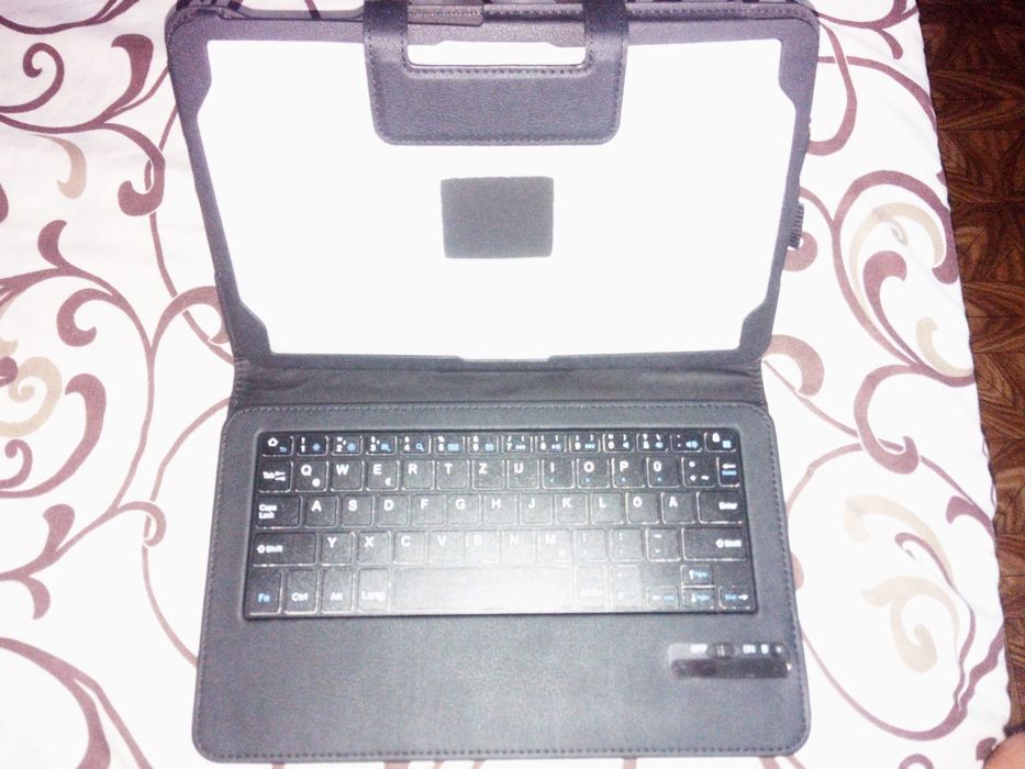Якісний чохол з Bluetooth - клавіатурою для Samsung Galaxy 10.1"