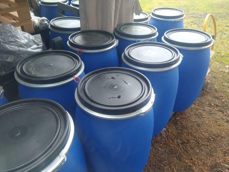Beczka 120 l zamykana z pokrywą i obejmą na Wodę , Zboże ,Kompostownik