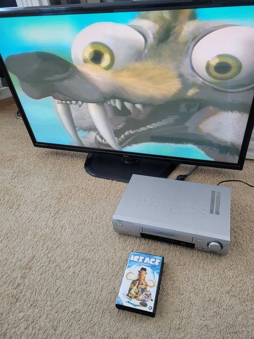 Magnetowid Philips  VR705