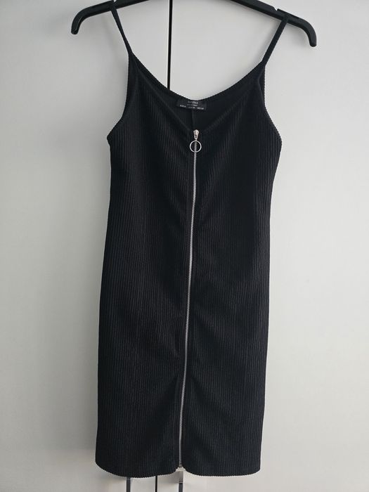 Czarna sukienka mini - Bershka