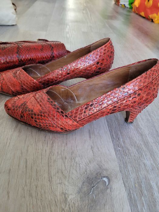 Mala e sapatos em pele de cobra verdadeira