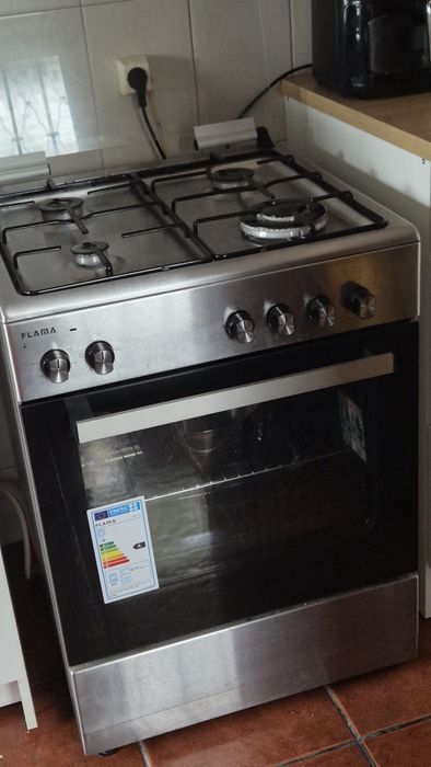 Fogão a gás com forno elétrico