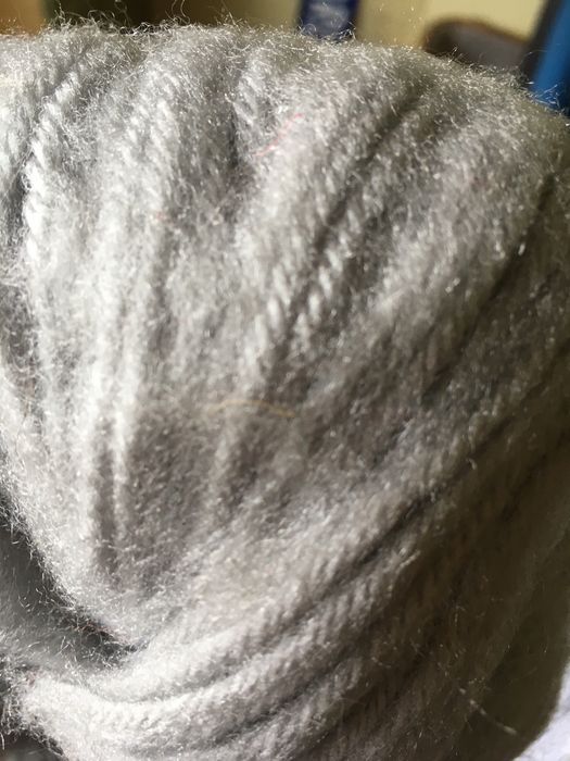 Meadas de lã, cinzentas, 100 gramas cada