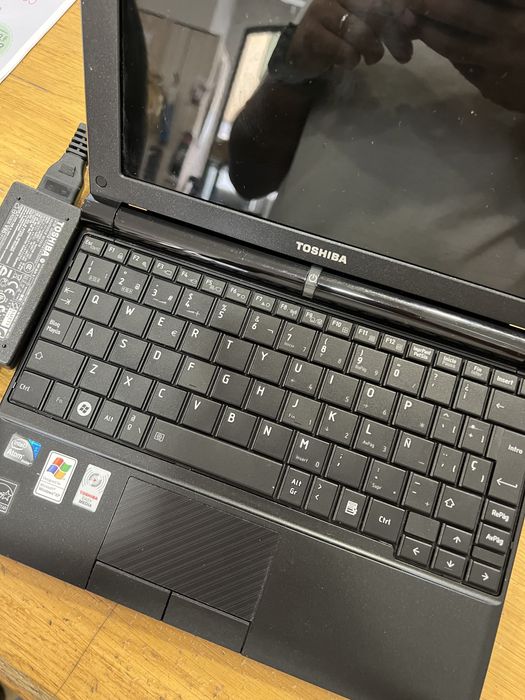 Computador portátil Toshiba NB200