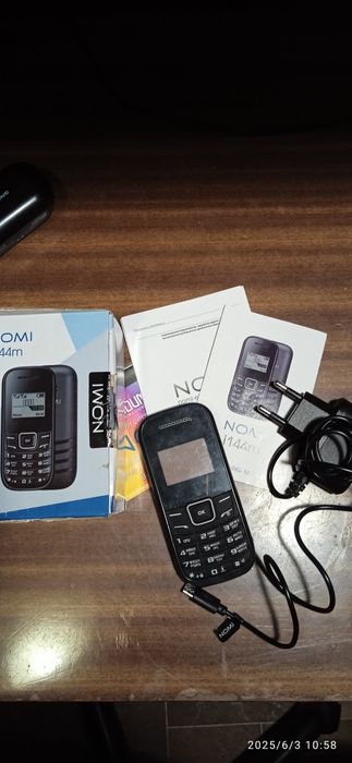 Продается мобильный кнопочный телефон.