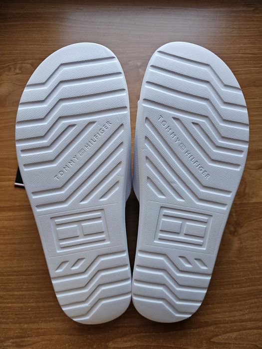 Nowe klapki Tommy Hilfiger rozmiar 46 białe