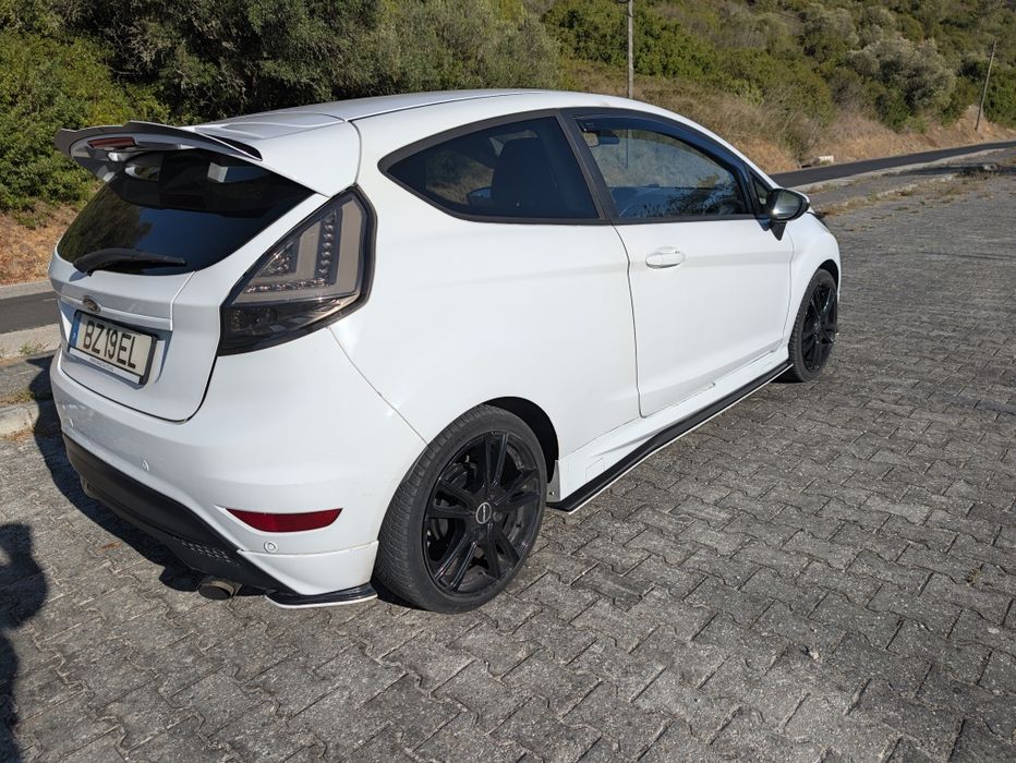 2013 Ford Fiesta Turbo — photo 4