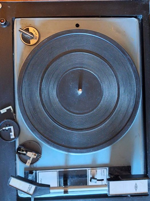 Продам радіолу Елегія 102