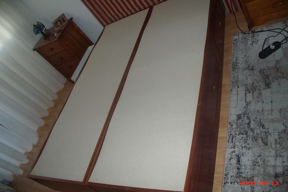 Vendo cama de casal ou 2 camas de solteiro vendo por 100. €