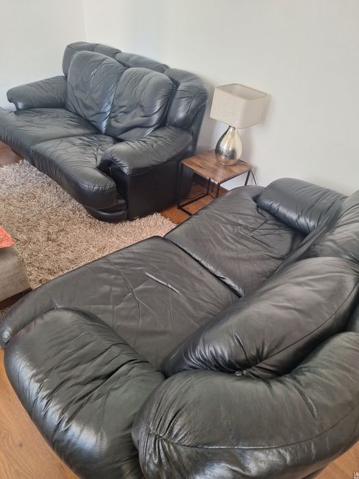 2 Sofas em pele - pretos