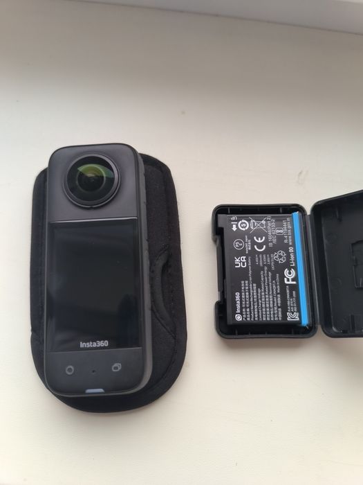 Екшн-камера Insta 360 X3 + запасний акум та чохол.