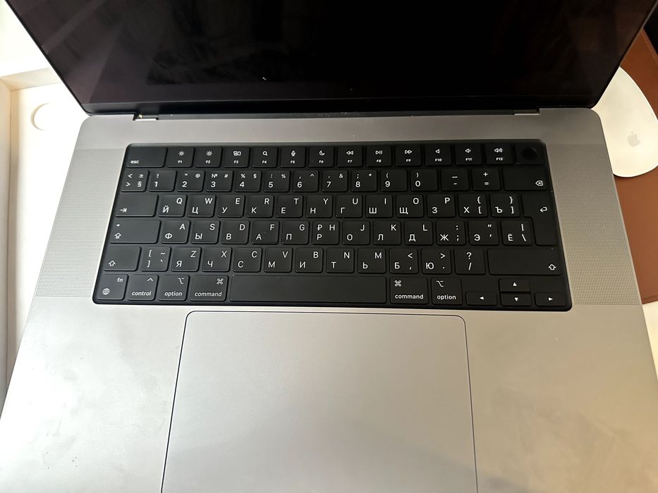 MacBook Pro 16” M1 на запчастини