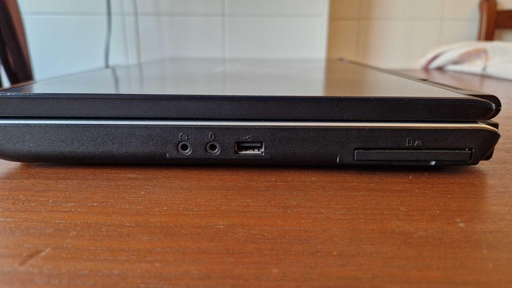 Portátil Toshiba L40 Intel Mobile Core 2 Duo T7500 2.2 GHz SSD 250 GB