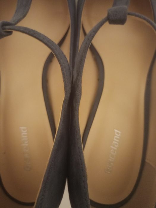 Nowe buty zamszowe 38