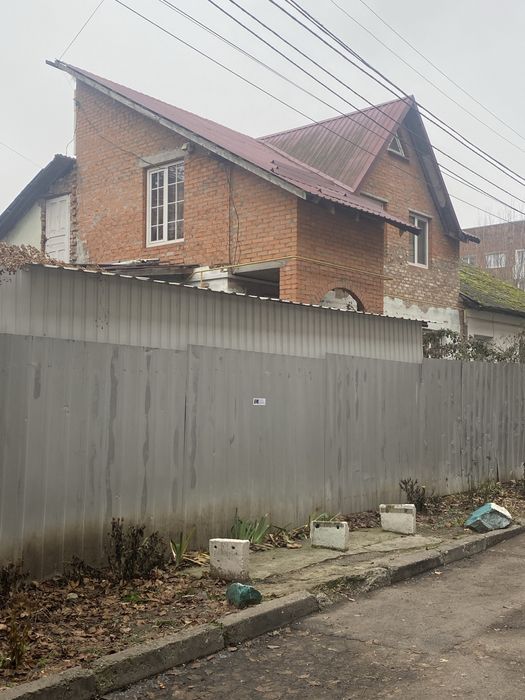 Продам частину будинку на Олега Антонова( Максима Шимка)