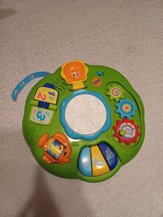 Zabawka stolik lub przyczepiana do łóżeczka