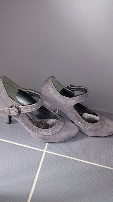 Buty szare 38 na obcasie