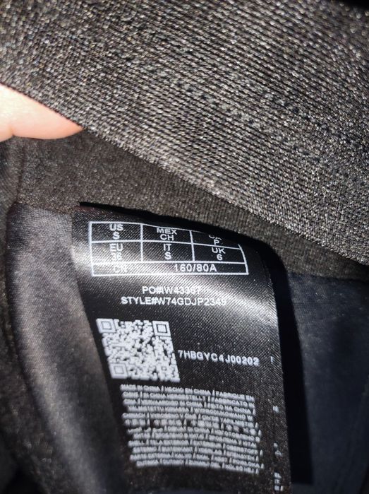 Sukienka mała czarna marki Guess r. S długi rękaw