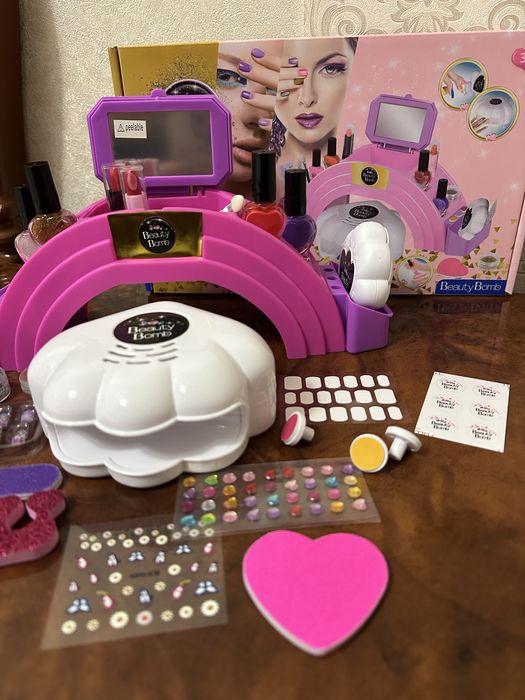 Набір для манікюру дитячий . Дитяча косметика сушка , лаки , помади