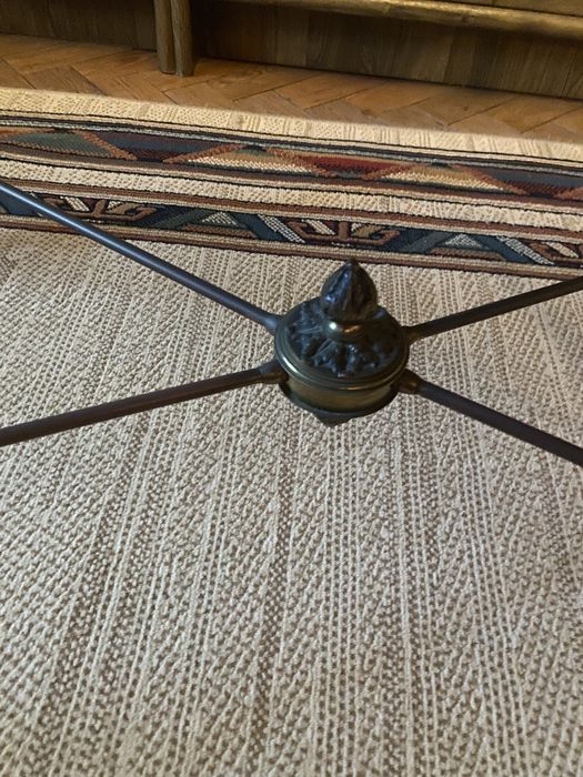 Mesa mármore pés latão