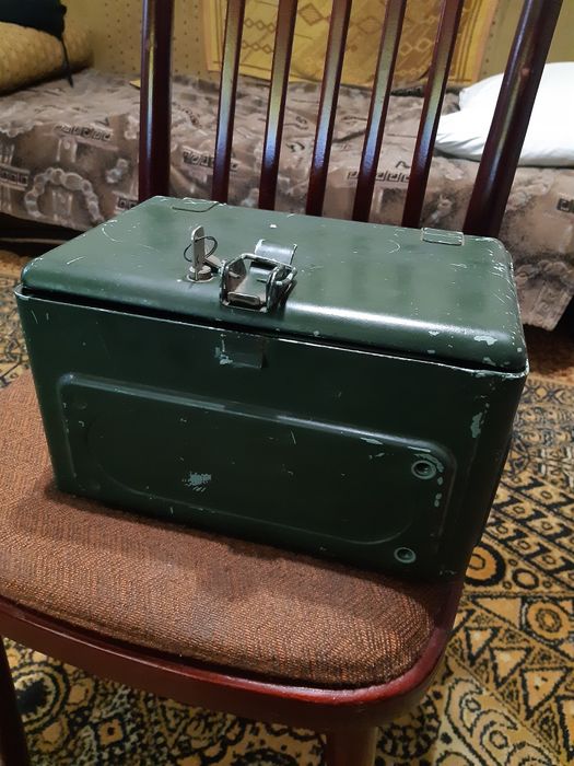 Сейф металлический