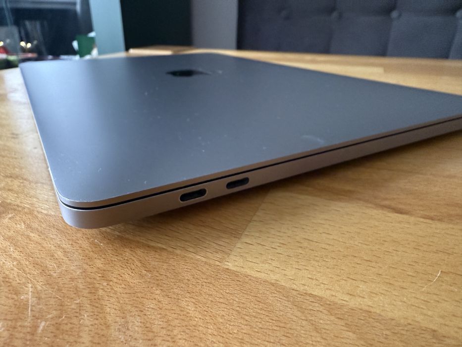 MacBook Pro 13” I5 8GB 128GB A2159