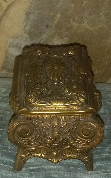 Guarda joias antigo em bronze peso 850g