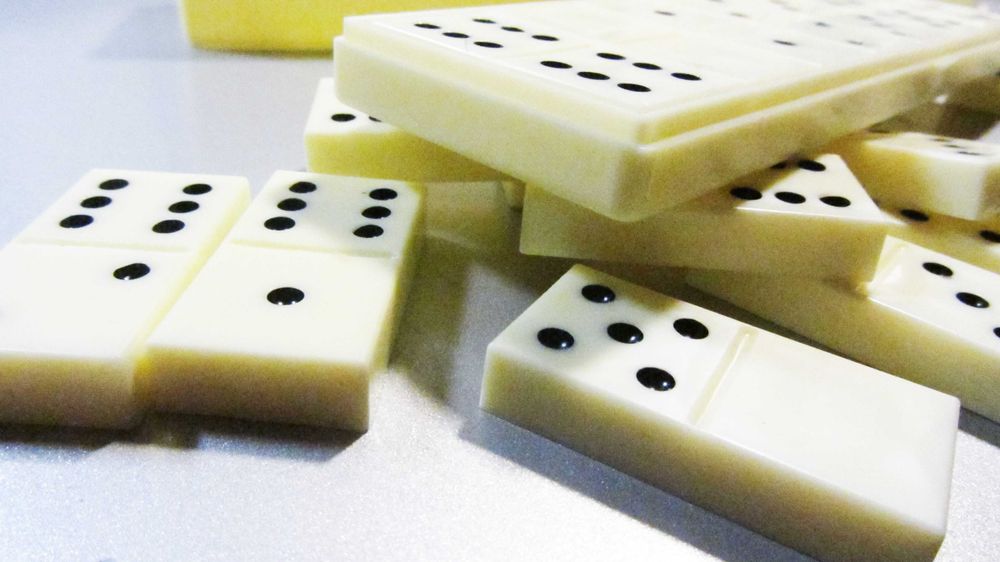 доміно білого кольору набір для гри доміно гарний подарунок