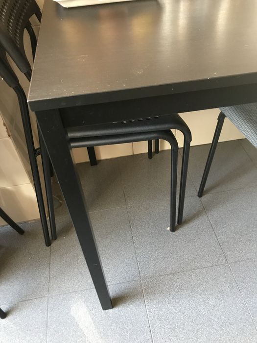 Mesa de cozinha e 4 cadeiras em otimo estado.