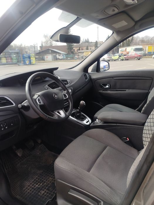 Рено Сценік 3 2011 рік