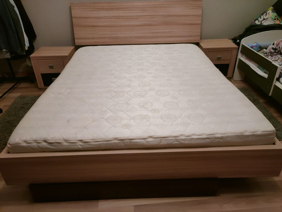 Łóżko  ,szafki, komoda