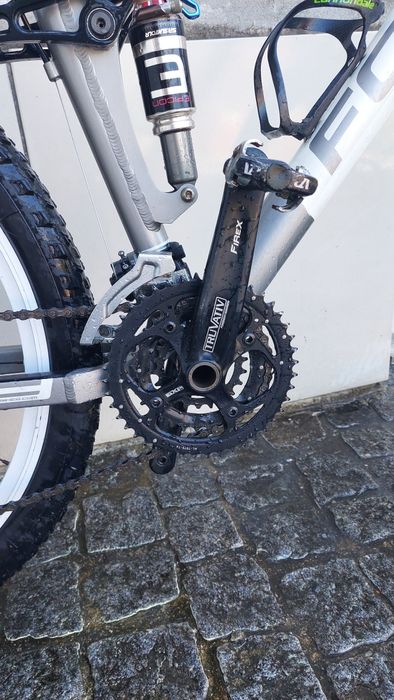 Bicicleta BTT Focus suspensão total