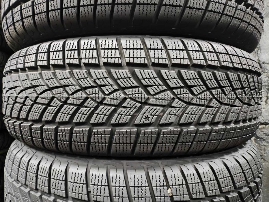 Шини бу 215/65 R17 Goodyear Ultra Grip Perfoemance Cen-1 Комплект Зима
