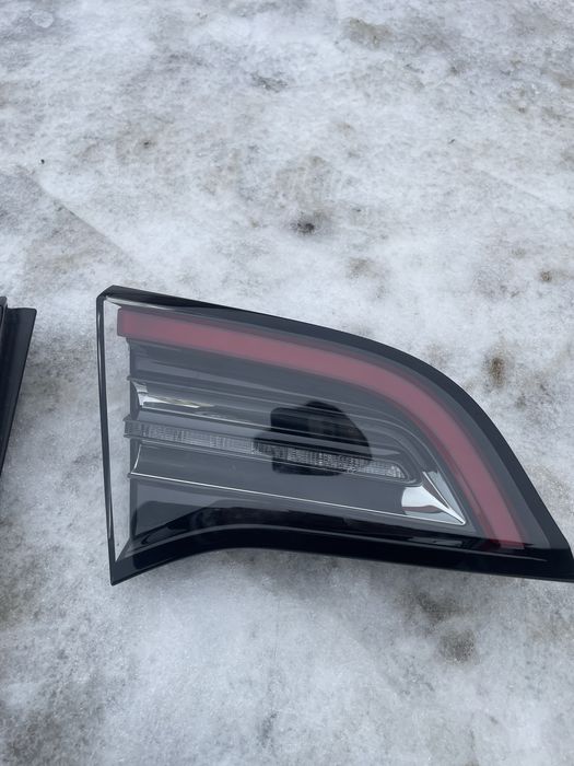 Фонарі Tesla Model 3