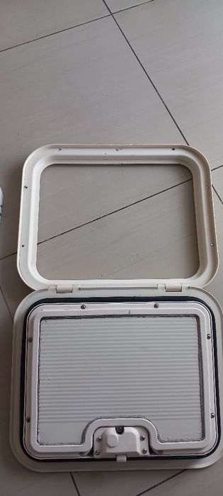 Okna plastikowe. kampera do przyczepy