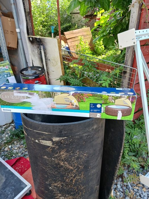 Zadaszenie przeciwsloneczne do jacuzzi