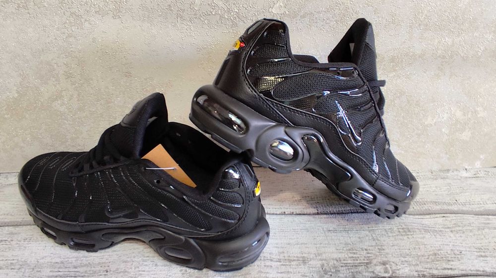 Czarne buty nike air max tn plus nowe 41