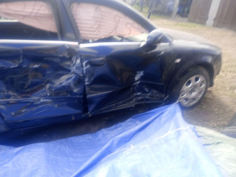 Sprzedam Audi A4B6 uszkodzone