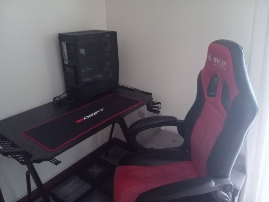 Setup sem ecrã  Torre, Mesa e Cadeira