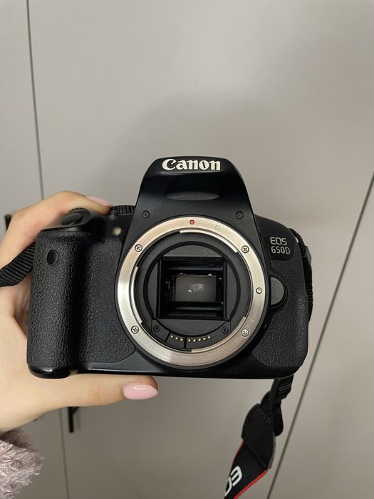 Фотоапарат Canon 650d