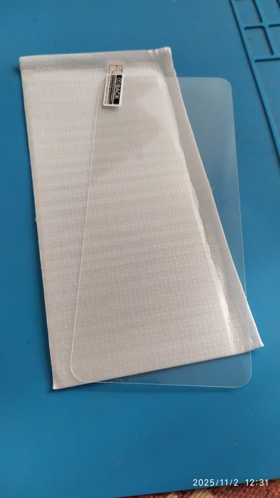 Продам захисне скло на редмі нот12