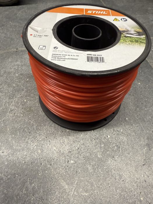 Żyłka tnąca okragła  2,7MM X 208M  Czerwona  STIHL