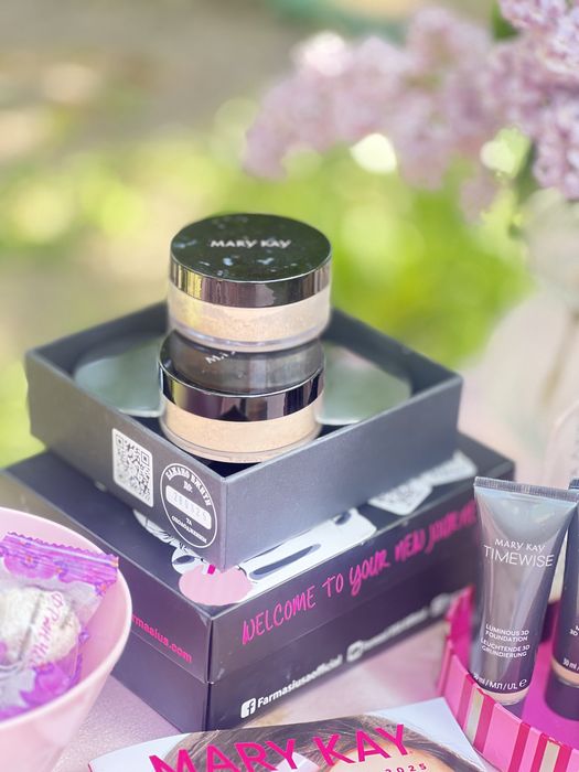 Мінерапьна розсипна пудра, блиски, маска Мери Кей