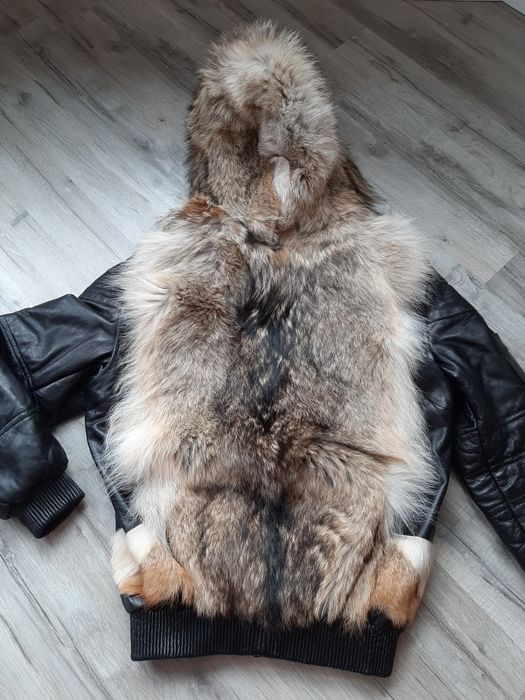 Кожаная куртка- жилетка.