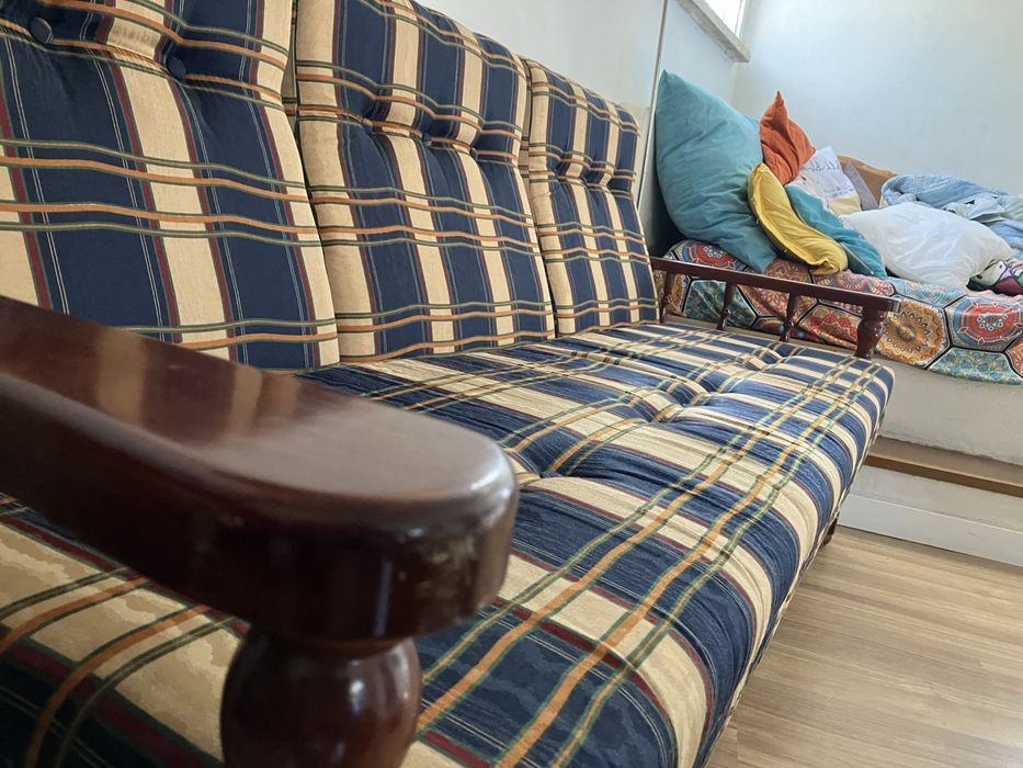Sofá cama em madeira
