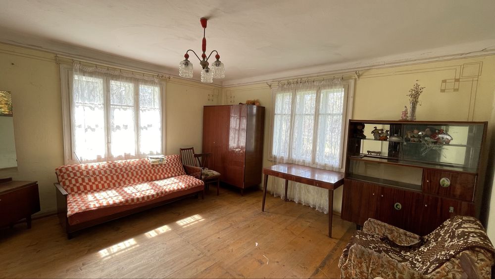 Продається цегляний будинок з комунікаціями