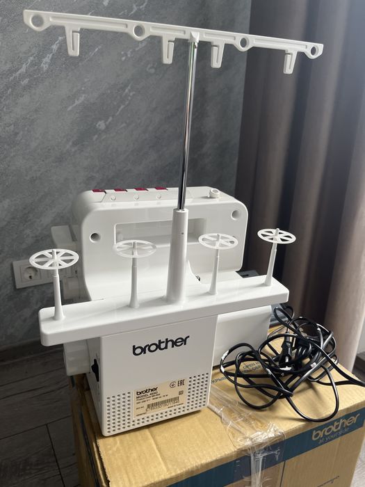Продам оверлок brother 455D